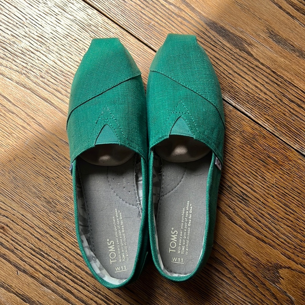 TOMS classic canvas slip-on shoes. Size 11.